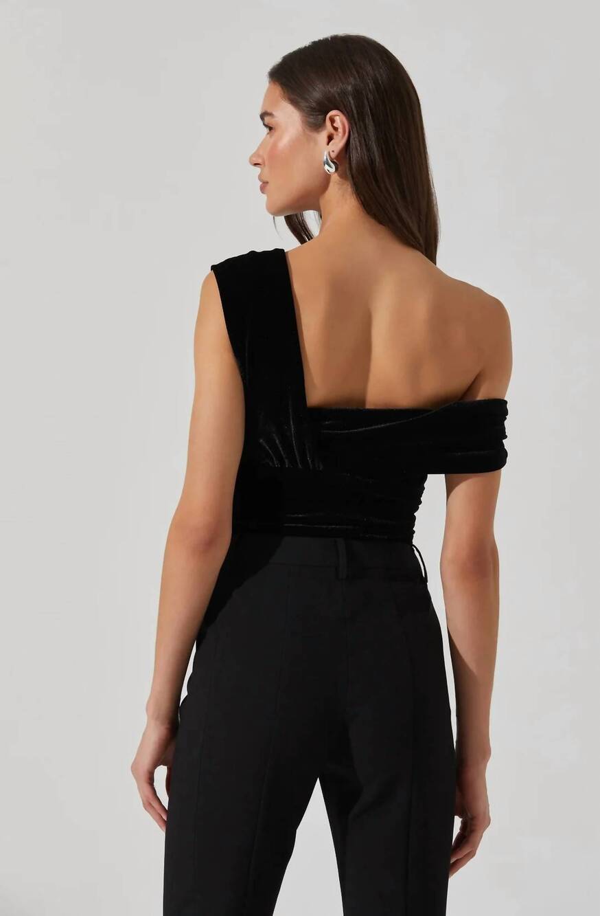 NEW ASTR holly velvet off the shoulder bodysuit in black - Picture 3 of 5